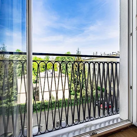 Inside Wola & Business דירה