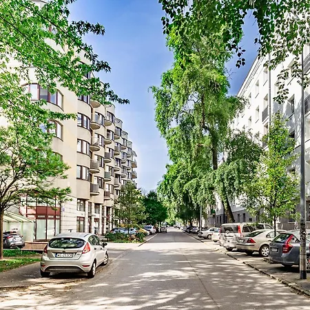 アパート Inside Wola & Business ワルシャワ