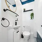Inside Wola & Business דירה