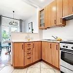 Inside Wola & Business דירה